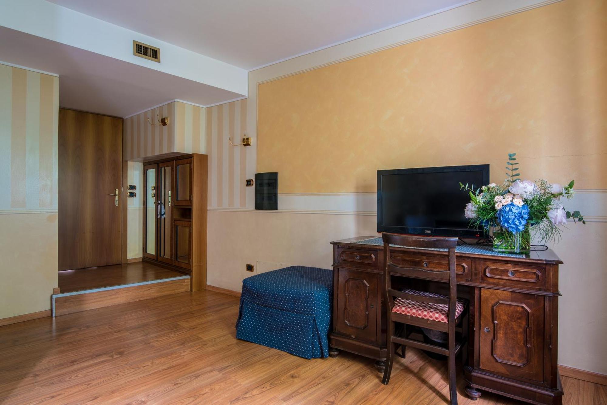 סויאנו דל לאגו Hotel Porta Del Sole מראה חיצוני תמונה