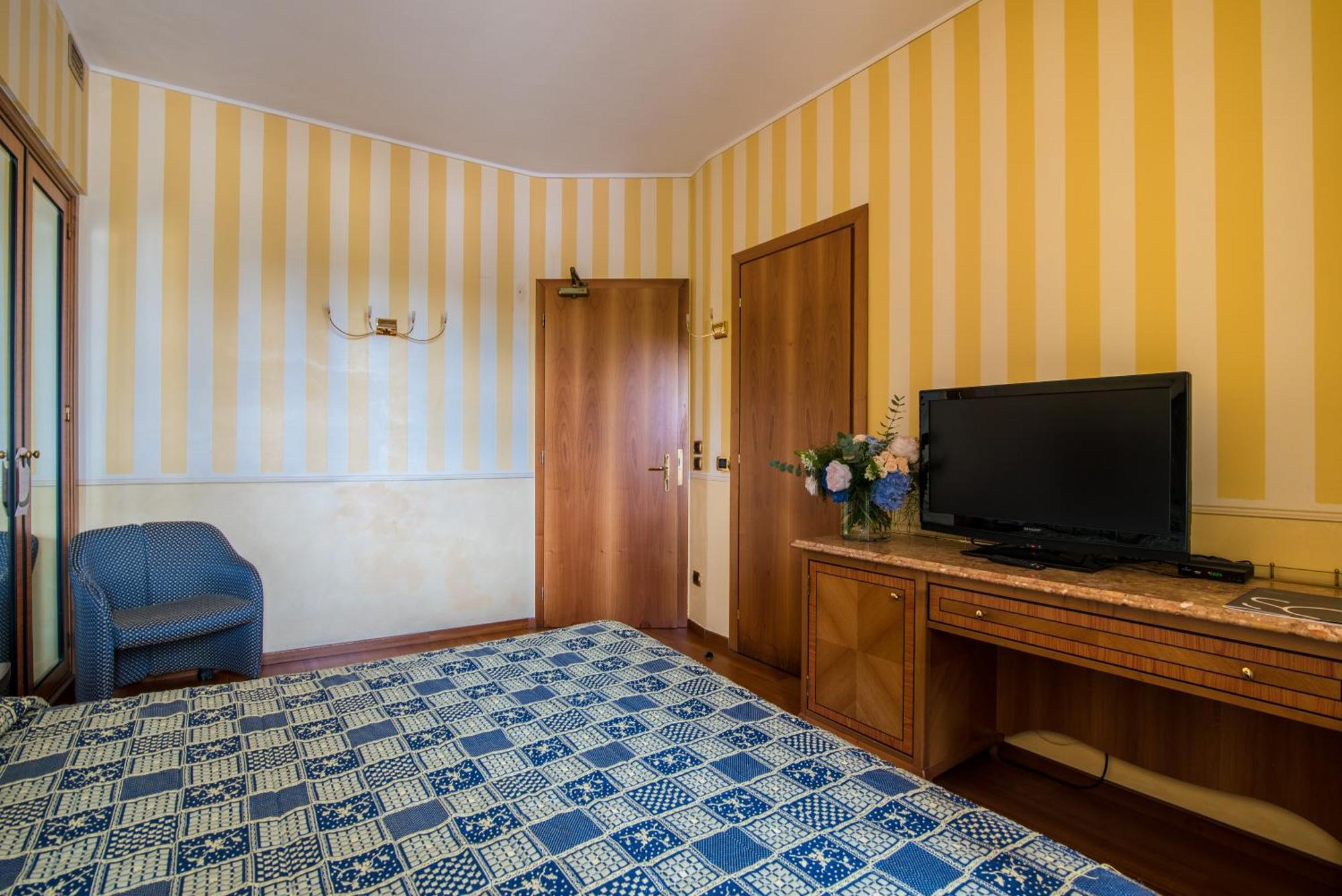 סויאנו דל לאגו Hotel Porta Del Sole מראה חיצוני תמונה